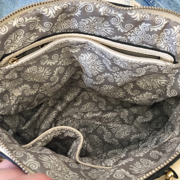 Cream over the shoulder bag - Picture 5 of 5